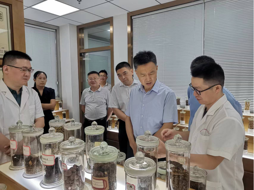 市政協(xié)副主席戴杰群到市公共檢驗(yàn)檢測(cè)中心調(diào)研